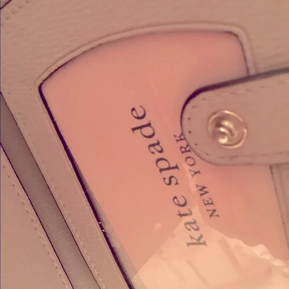 Beautiful gold leather Kate spade wallet nice size - Picture 5 of 5